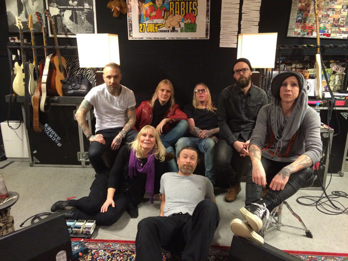 Backyard Babies and the HiQ team.